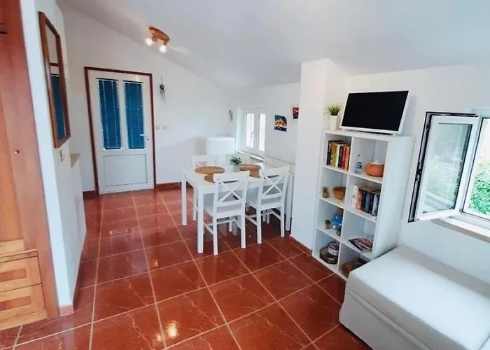 Διαμέρισμα Linda1 *